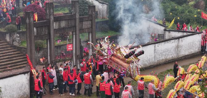 清明雨润新安路 千年祭礼续传承