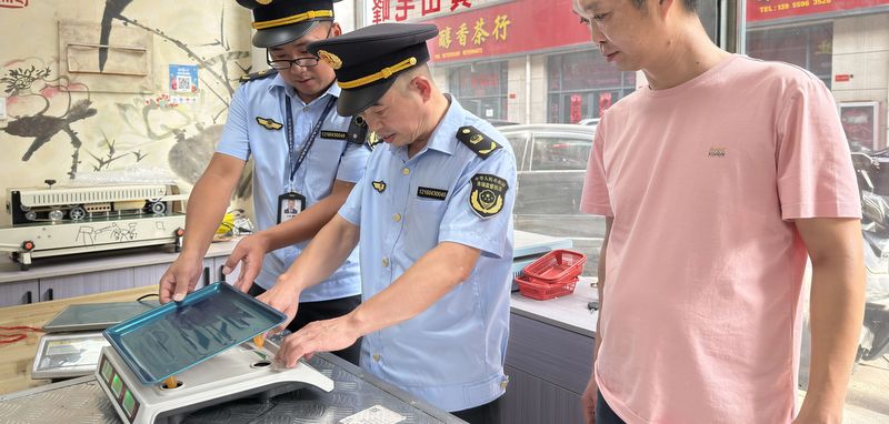 “斤两”不减，诚信不减！县市场监管局用“硬核”检查守护节日烟火气
